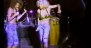 Madonna & Sandra Bernhard sing I Got you Babe live at Aids Bennefit 1989