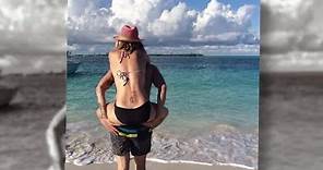 Kaley Cuoco and Ryan Sweeting Vacation in the Caribbean | Splash News TV | Splash News TV
