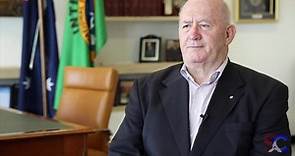 Fatherhood with Sir Peter Cosgrove... - Society and Culture