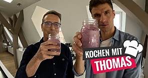 Ernährungs-Doc Riedl und Thomas Müller zaubern einen gesunden Frühstücks-Shake