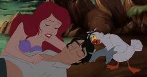 La Sirenita: Mejores momentos - Ariel salvando a Erik | Disney Junior Oficial