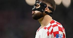 ¿Por qué algunos jugadores de fútbol usan mascara?
