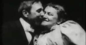 El primer beso de la historia del cine.