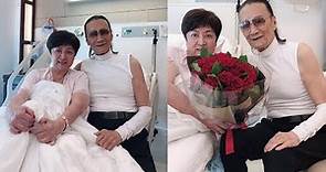 83岁谢贤手捧玫瑰探望前妻，与甄珍离婚45年后开心合影超暖