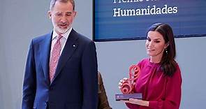 Letizia corrige a Felipe VI en los Premios Nacionales de Investigación 2022: el vídeo.