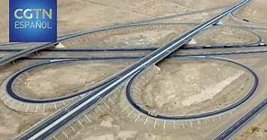 China inaugura la autopista más larga del mundo a través de un desierto