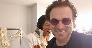 Bono sings with Elvis Presley?