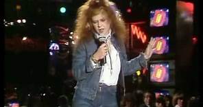 Kirsty MacColl - There's a guy works down the chip shop, swears he's Elvis 1981