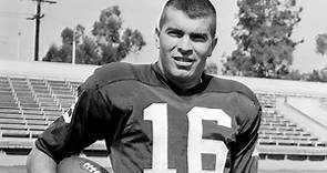 Norm Snead (1939–2024), four-time Pro Bowl quarterback