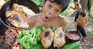 Survival in the rainforest - Cooking fish recipe and eating in forest