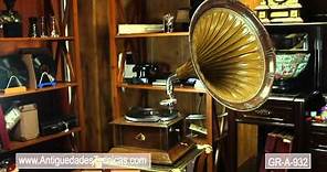 Antique His Master's Voice Horn Gramophone in Excellent Condition. Great Britain, 1905-10