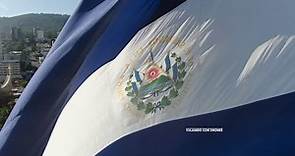 Bandera de El Salvador la más grande de Centroamérica.