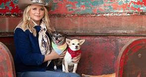 Miranda Lambert's Nonprofit MuttNation Gifts Over $250,000 To Animal Shelters Nationwide