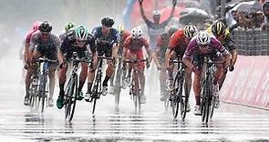 Elia Viviani imparable, la velocidad se rinde a sus pies / Etapa 17 Giro de Italia