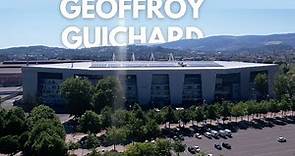 Vue aérienne du stade Geoffroy Guichard : un siècle d'histoire, de football et de culture.