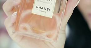 Coco Chanel Mademoiselle Eau de Parfum - Se ha convertido en uno de los perfumes más famosos de la historia, gracias a su aroma, que proyecta clase y distinción. - La combinación de sus notas cítricas, florales y avainilladas logran que este perfume tenga un aroma muy fememino. - ¿Quieres este perfume? Cómpralo a través de nuestra linea whatsapp (Link en la bio) #cocochanel #chanel #perfumes #perfumesreal #perfumesmujer #cocomademoiselle