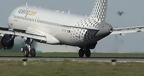 Vueling - Close up Landing