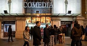 El cine Comedia de Barcelona cierra sus puertas tras 64 años