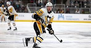 What are Sidney Crosby's salary and contract details for the 2022–23 season?
