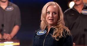 'The Goldbergs' Star Wendi McLendon-Covey Plays Fast Money - Celebrity Family Feud
