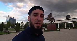 Dedicado a Ajmat Kadyrov, padre del actual presidente de Chechenia