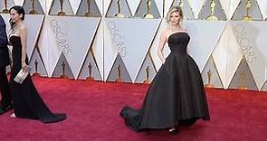 Kirsten Dunst 2017 Oscars Red Carpet