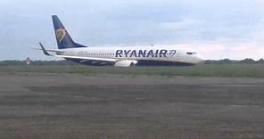 Décollage Ryanair Boeing 737 800 sur l'aéroport de Tours ( LFOT )