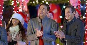 Jonathan Bennett on starring in Hallmark's first LGBTQ holiday movie