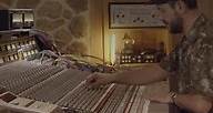 VICE France - Dans ce premier épisode de Machine à sons,...
