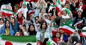 Las mujeres en Irán asisten por primera vez masivamente a un partido de fútbol