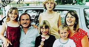 Titanic Actress Kate Winslet With Her Parents and Siblings | Husband, Daughter, All Family Members