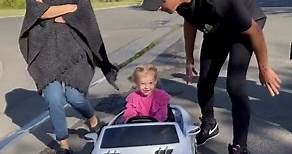 RÁPIDA Y FURIOSA 🤣💜 infobae.com Pampita compartió con sus seguidores un tierno video en donde su hija Ana estrena su primer vehículo, aprendiendo rápidamente a pilotearlo como una profesional. | Infobae