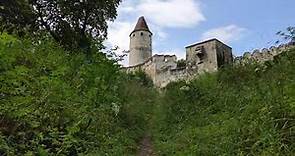 Burg Seebenstein Aufstieg im August. Höhenburg auf 453 m. Sommer Schloss Spaziergang