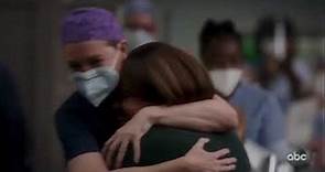 Greys Anatomy Season 17 Episode 17 Meredith Returns to Work, Met by Applause & Cheers