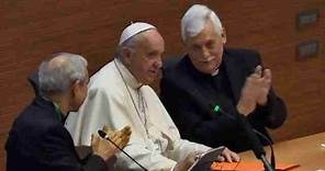 El papa visita por sorpresa a los jesuitas