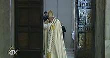 Giubileo, papa Francesco chiude la Porta santa in Vaticano