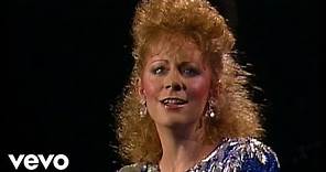 Reba McEntire - I Know How He Feels (Live Performance Video)