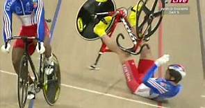 Gregory Bauge makes an amazing recovery vs Kevin Sireau UCI WC 2009 sprint semifinal