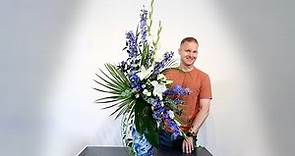 How To Make A Striking Blue And White Flower Arrangement