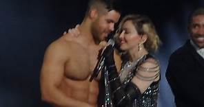 Madonna - Unapologetic Bitch (Live in Cologne/KÖLN, Rebel Heart Tour Lanxess Arena 4 nov) HD