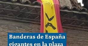 👉 La celebración de San Fernando ha llenado de banderas españolas los balcones de la plaza del Pilar y la torre de la iglesia de San Juan de los Panetes. 📲 Más información en nuestra página web. | Heraldo de Aragón