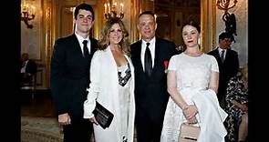 actor tom hanks with his wife actress Rita Wilson and four children