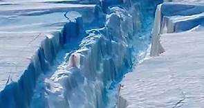 全球最大冰山脱离南极，重达10000亿吨，面积比上海还要大！