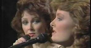 The Sweetest Gift (A Mother's Smile) - The Judds - Live
