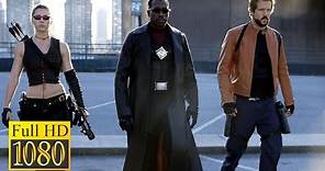 Ryan Reynolds and Jessica Biel rescue Wesley Snipes from vampires and the police / Blade: Trinity