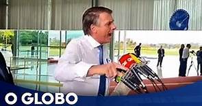 Bolsonaro se irrita em entrevista e ataca Alexandre de Moraes