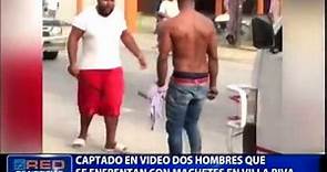 Captado en video dos hombres que se enfrentan con machetes en Villa Riva