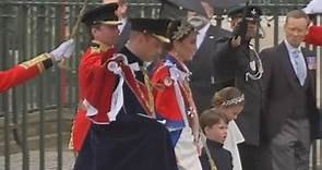 Carlo III, William e Kate a Westminster con i bambini