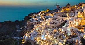 Explore the town of Oia - a full guide - Footsteps to Santorini