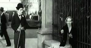 Lucio Battisti - I Giardini di Marzo / Charle Chaplin ("Luci della città" "Tempi Moderni" )